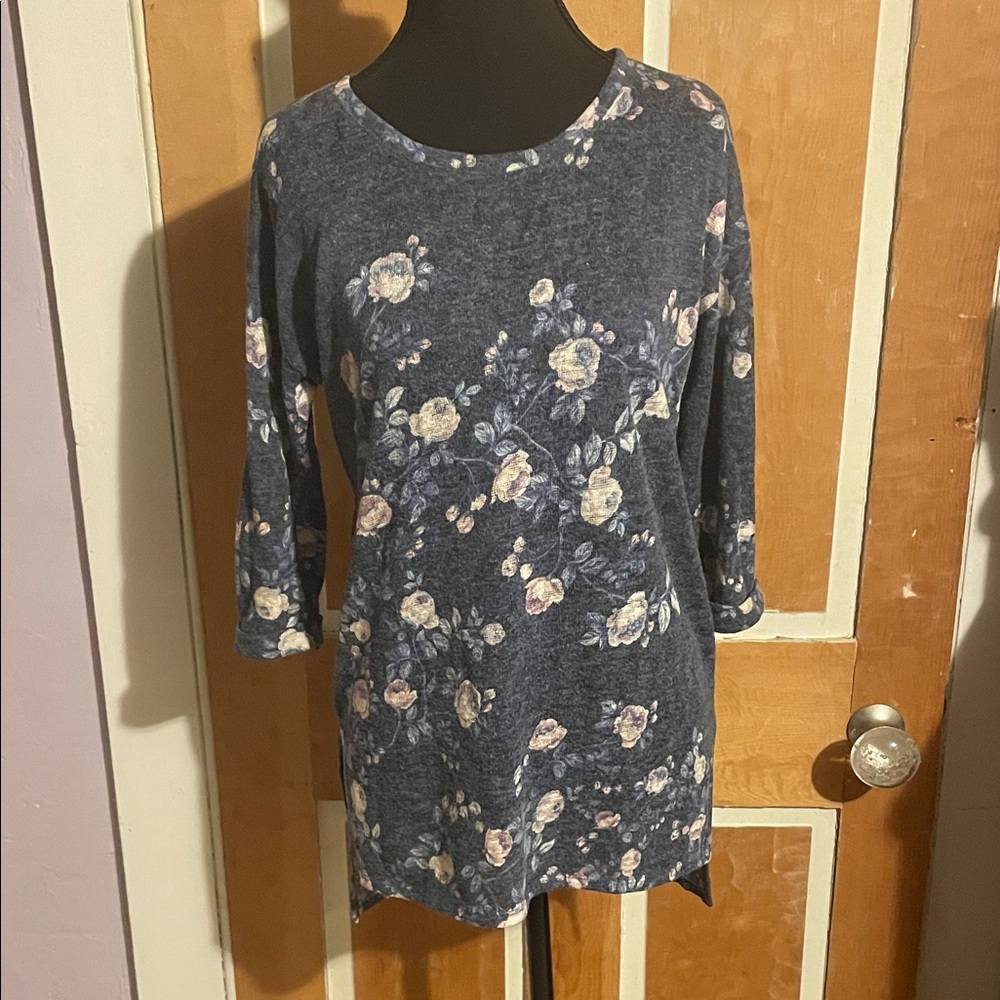 LC Lauren Conrad Blue Floral 3/4 Sleeve Top